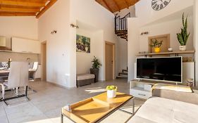 Holiday House Toici